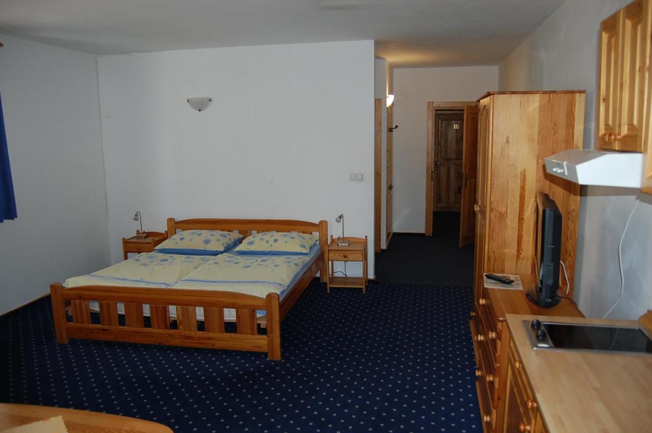Penzion Teniscentrum Tatranská Lomnica Buitenkant foto
