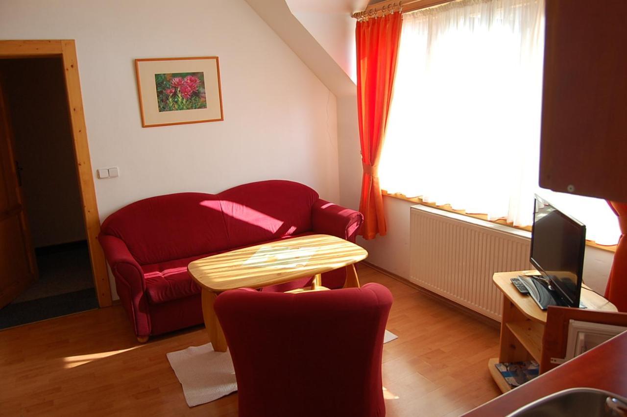 Penzion Teniscentrum Tatranská Lomnica Buitenkant foto